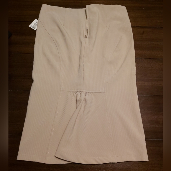 Pencil Skirt - Picture 2 of 4